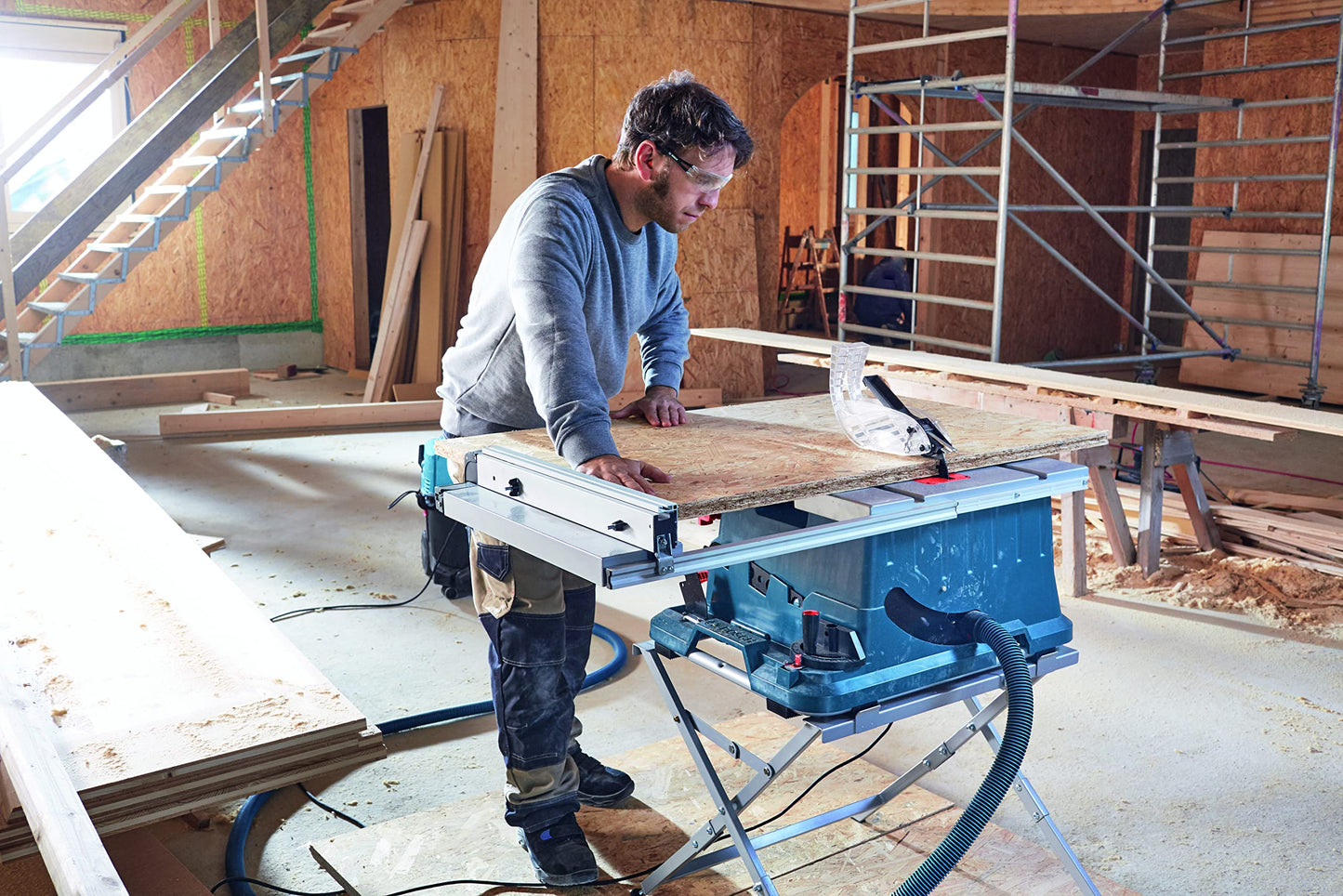 Bosch Professional Tischkreissäge GTS 635-216 + Arbeitstisch GTA 560 (1600 Watt, Sägeblatt-Ø: 216mm, Sägeblattbohr-Ø: 30mm, inkl. 1x Kreissägeblatt, Staubbeutel) - Amazon Exclusive Set Set